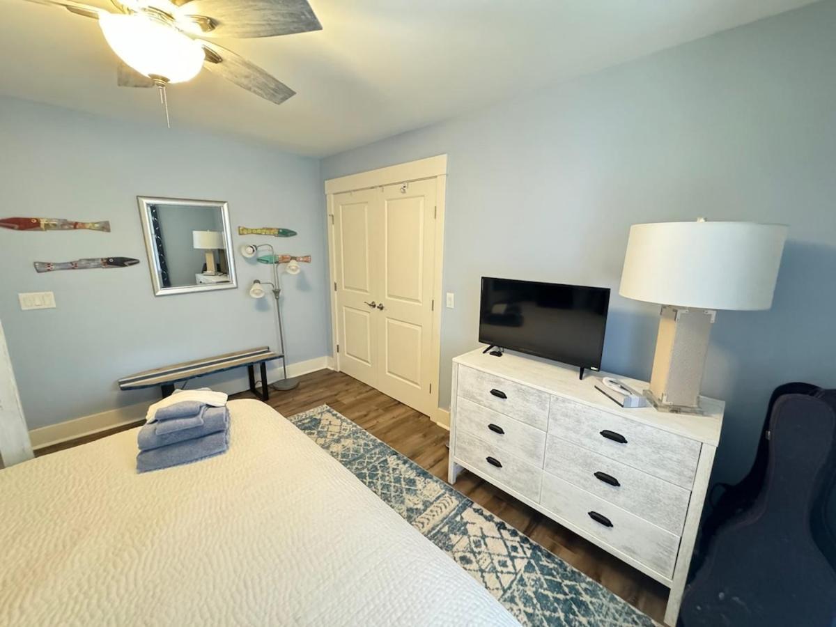 Steps To 3 Bed 2 Bath With Private Pool Holiday home Hilton Head Island