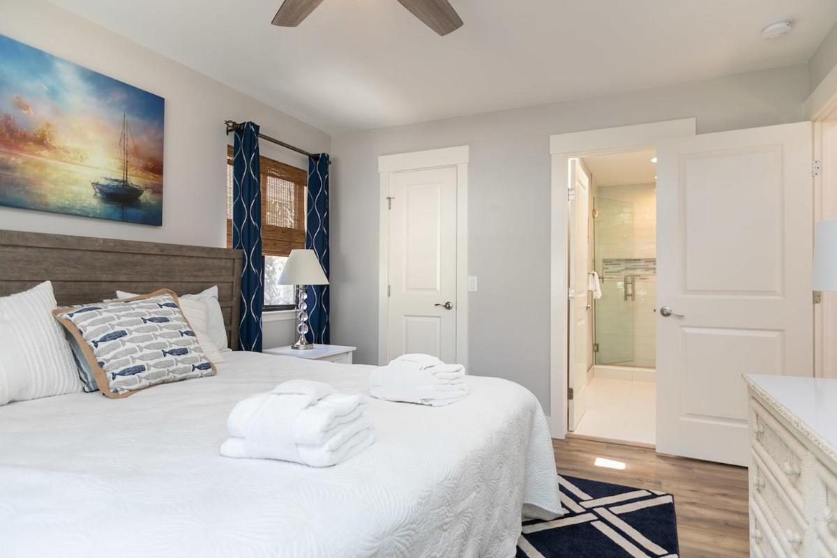 Steps To 3 Bed 2 Bath With Private Pool Holiday home Hilton Head Island