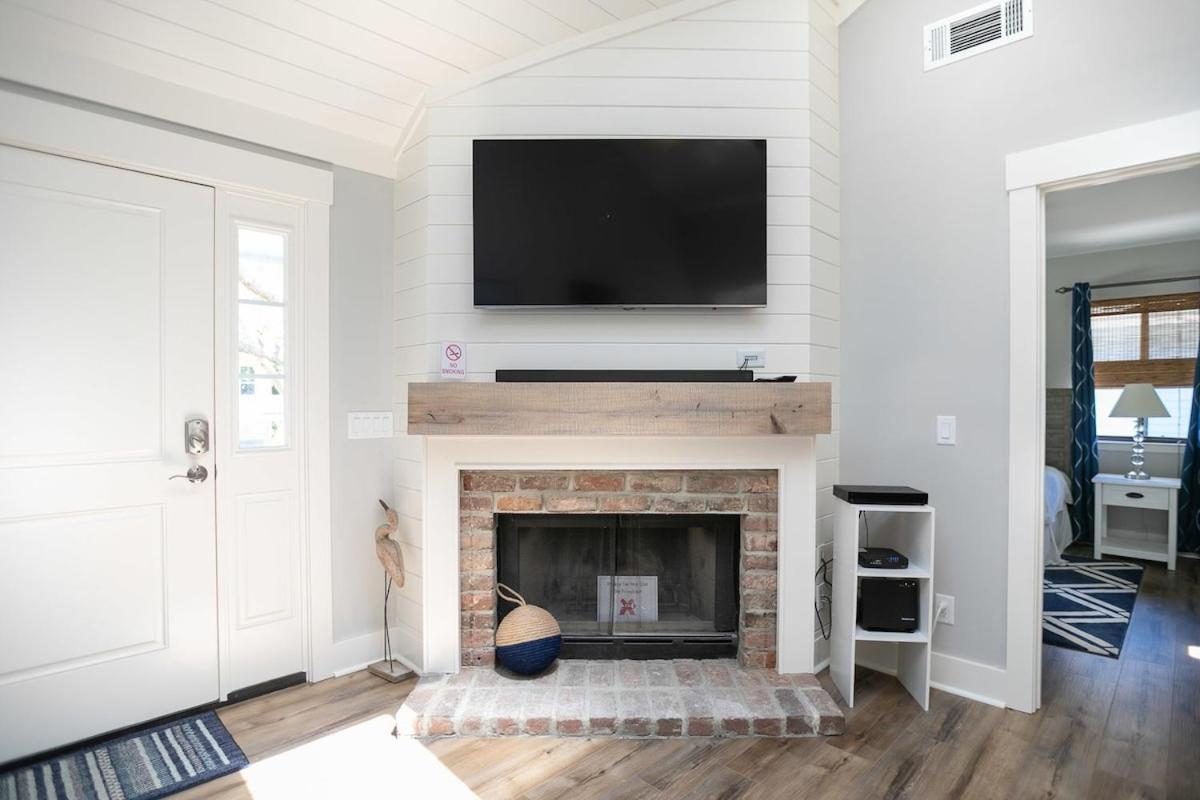 Steps To 3 Bed 2 Bath With Private Pool