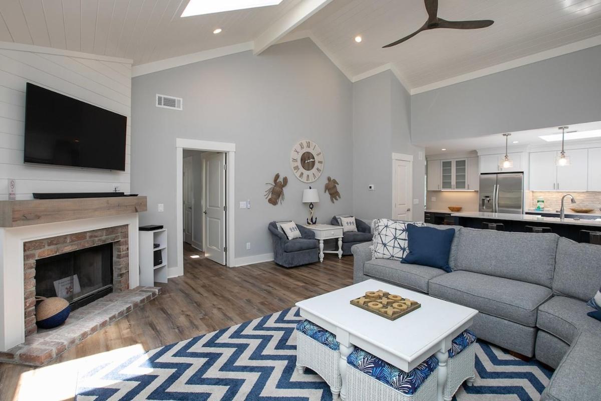 Holiday home Steps To 3 Bed 2 Bath With Private Pool