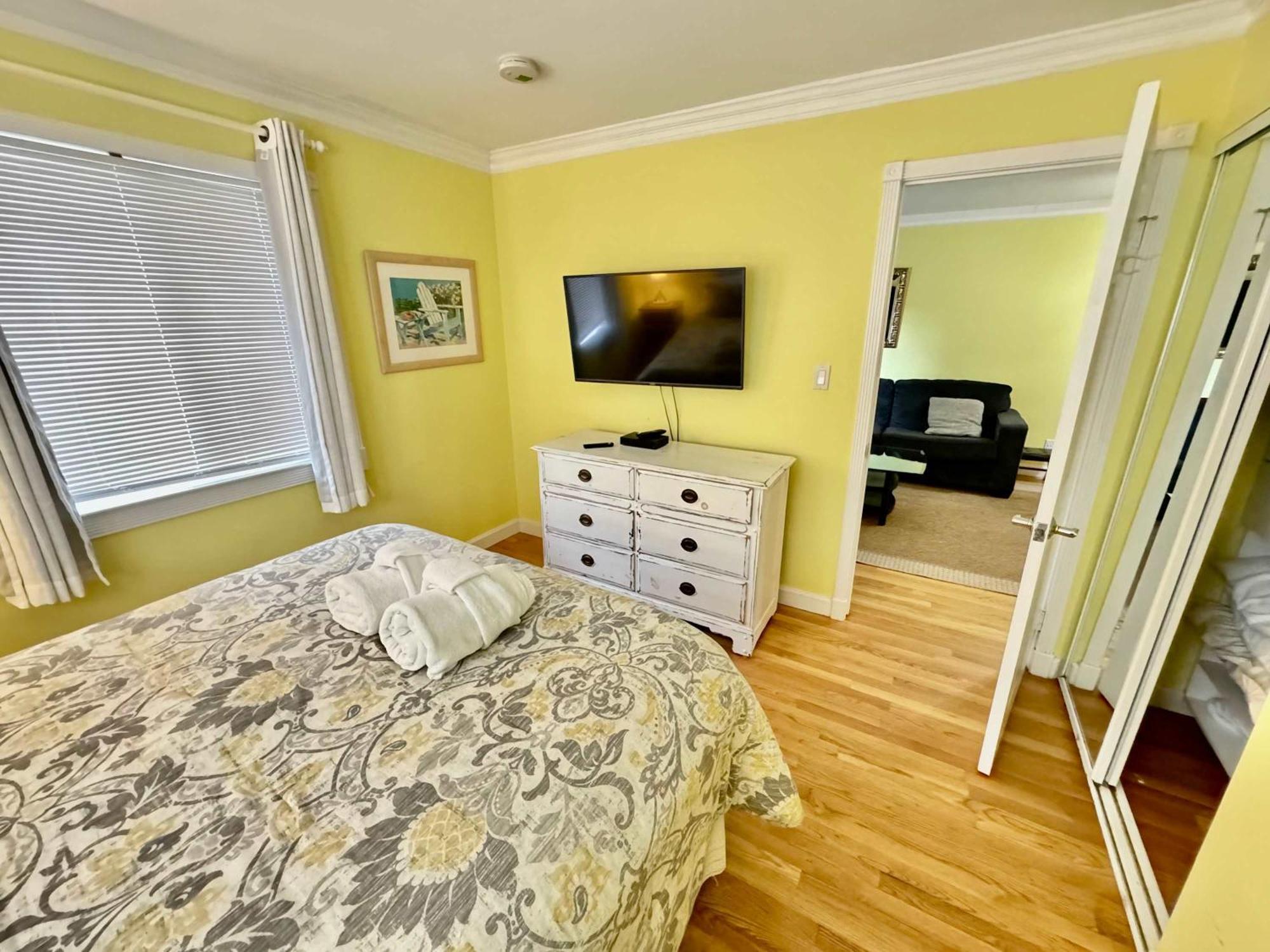 Just Steps To Folly Field - 2 Bd 2 Ba * Hilton Head Island