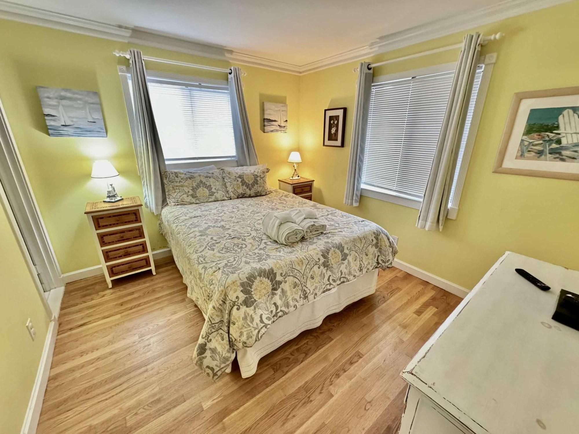 Just Steps To Folly Field - 2 Bd 2 Ba Holiday home *