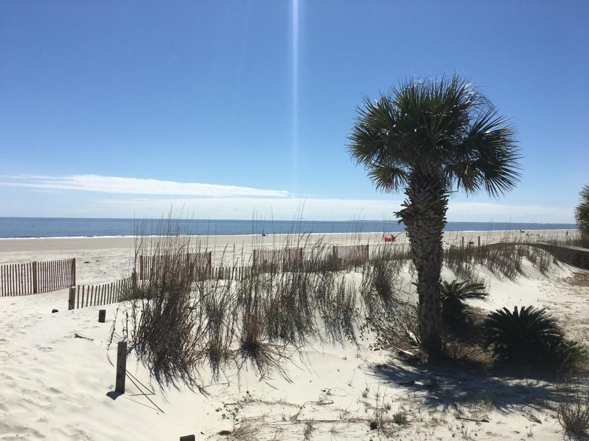 Poolside 2 Bed 2 & One Half Bath-pet Friendly Holiday home Hilton Head Island
