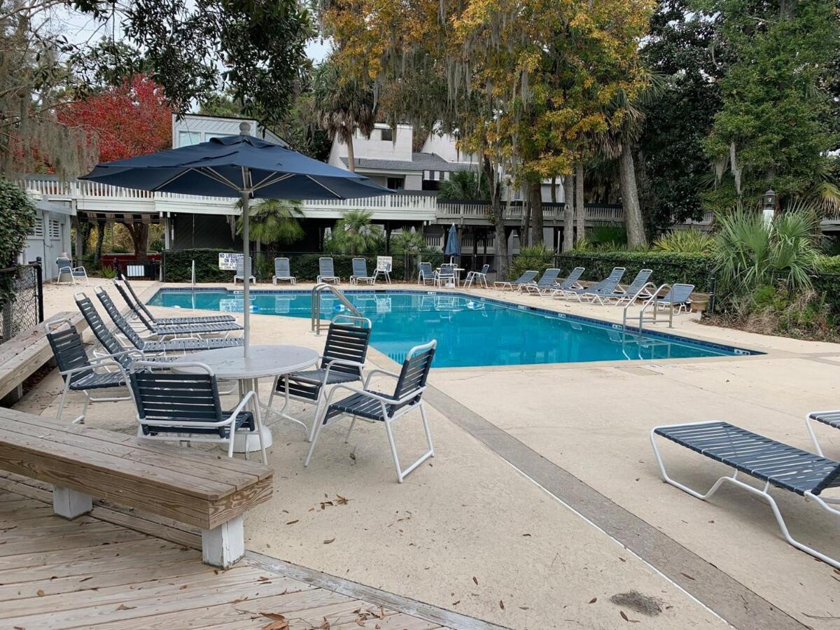 Poolside 2 Bed 2 & One Half Bath-pet Friendly * Hilton Head Island