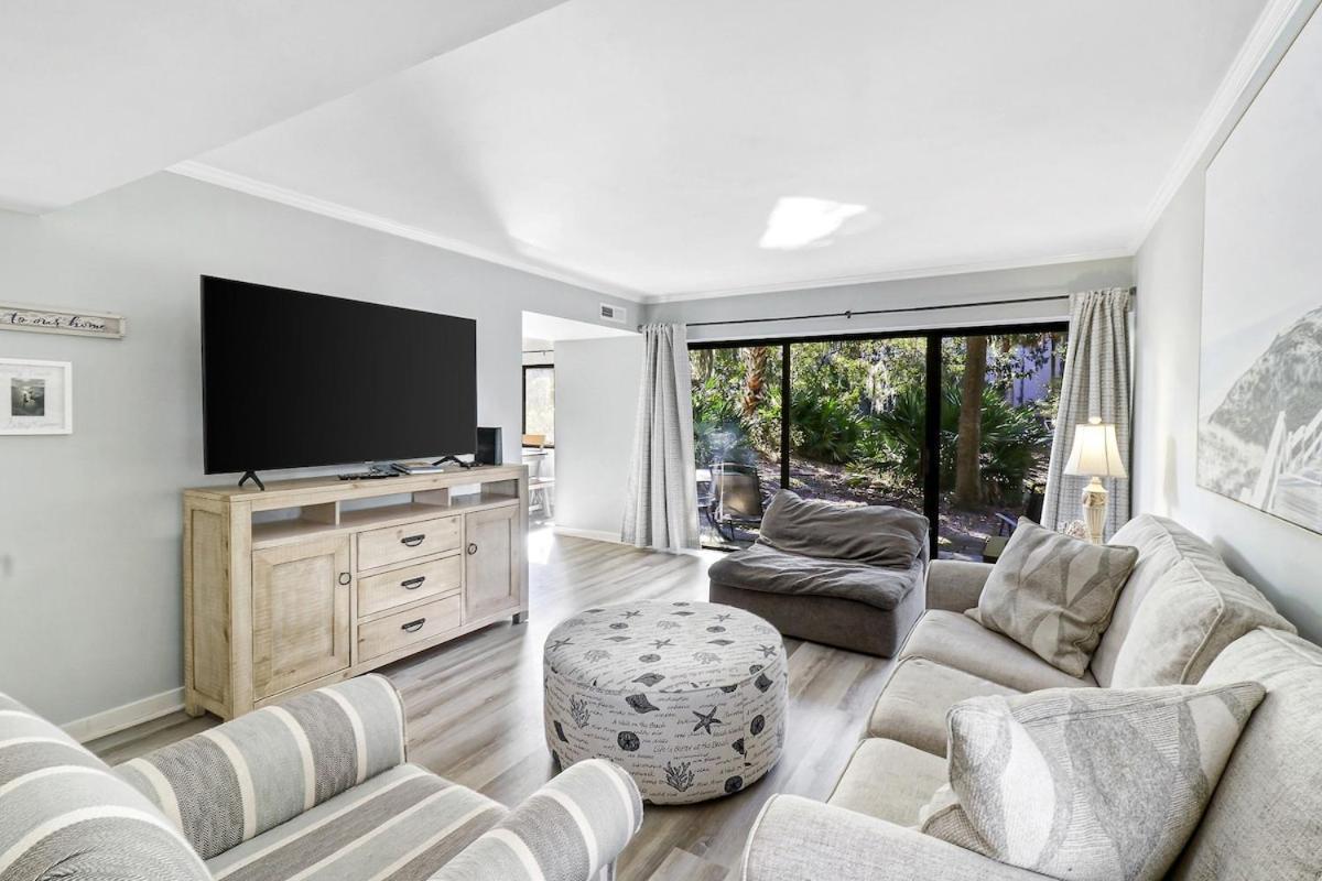 Poolside 2 Bed 2 & One Half Bath-pet Friendly Holiday home