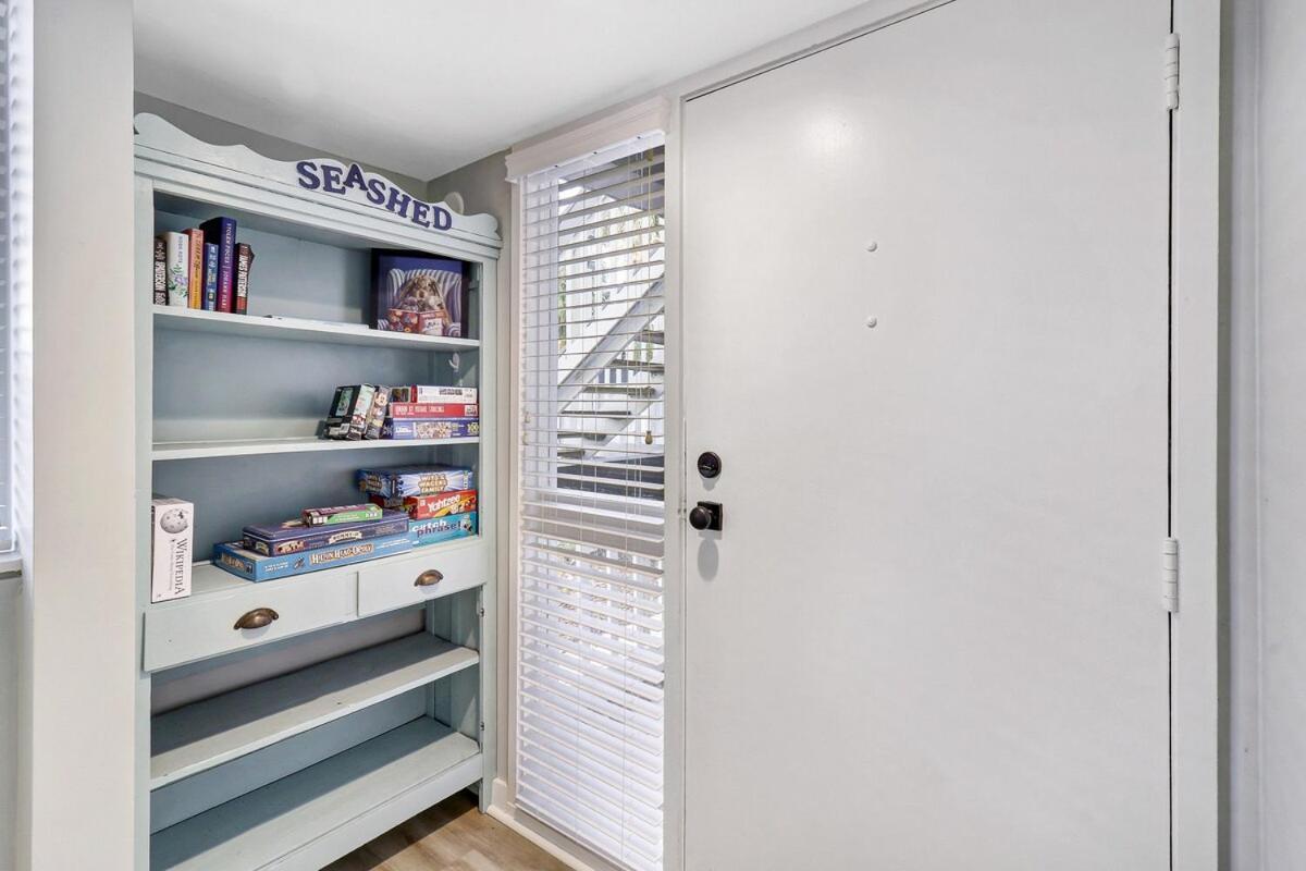 Poolside 2 Bed 2 & One Half Bath-pet Friendly Holiday home Hilton Head Island
