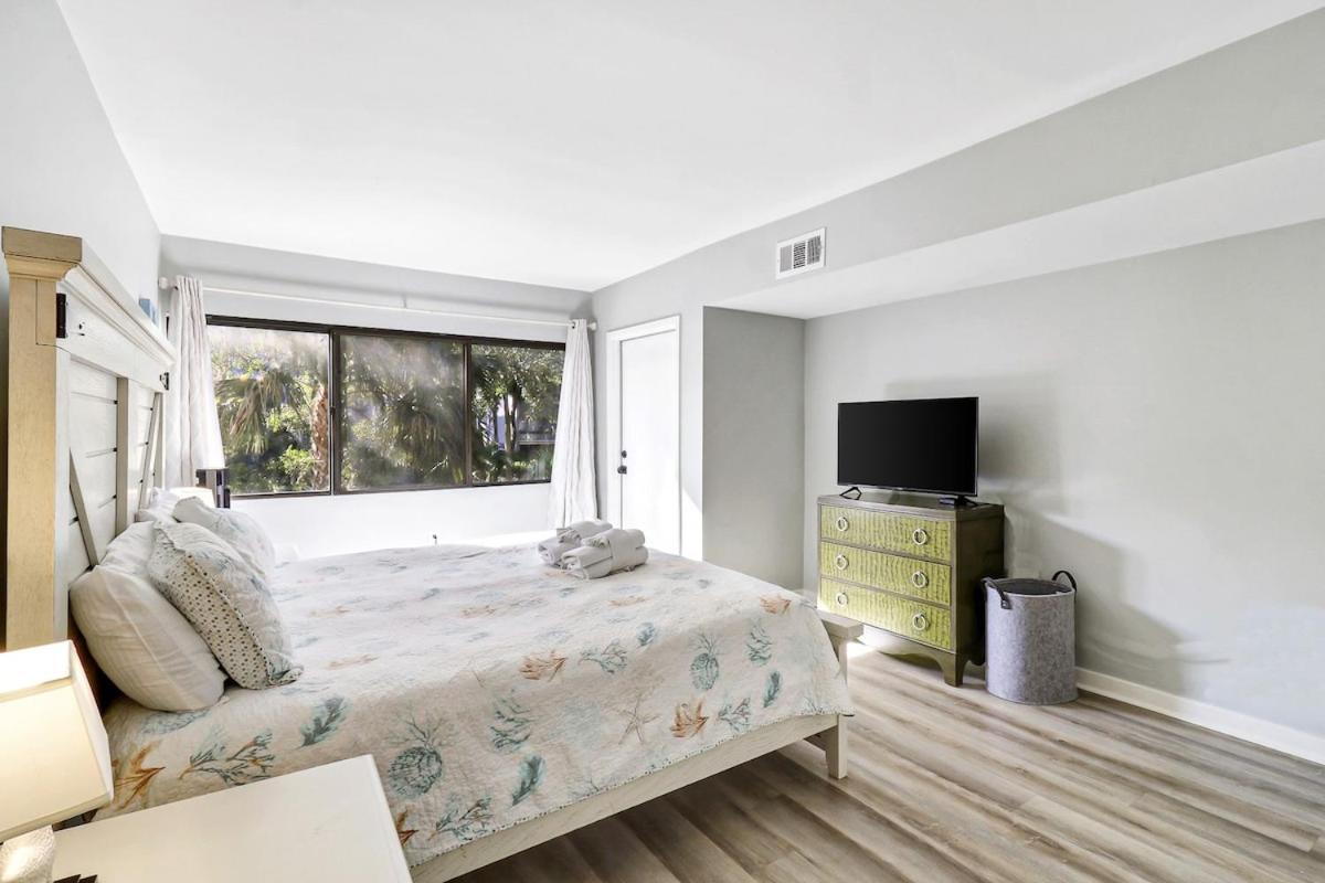Poolside 2 Bed 2 & One Half Bath-pet Friendly Hilton Head Island