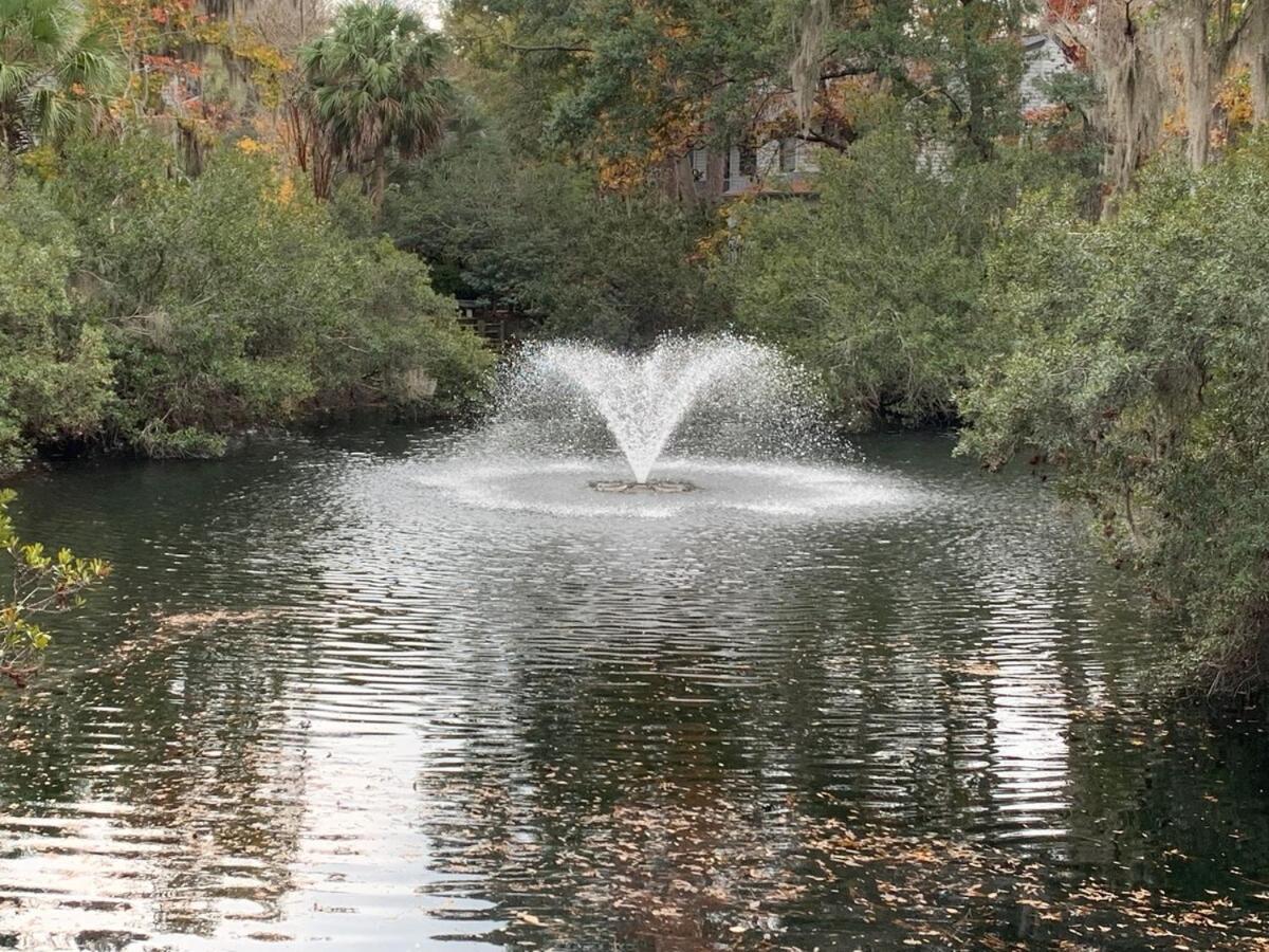 Poolside 2 Bed 2 & One Half Bath-pet Friendly