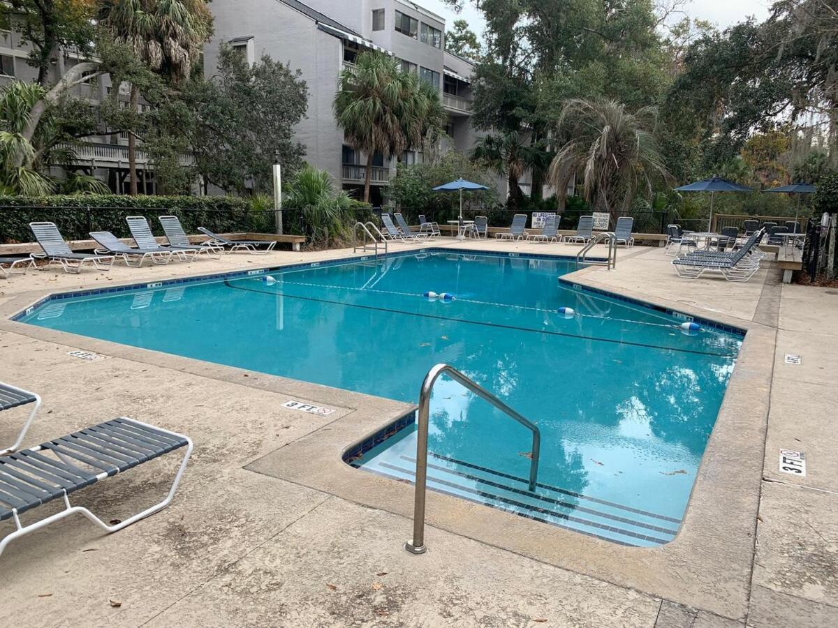 Poolside 2 Bed 2 & One Half Bath-pet Friendly Hilton Head Island