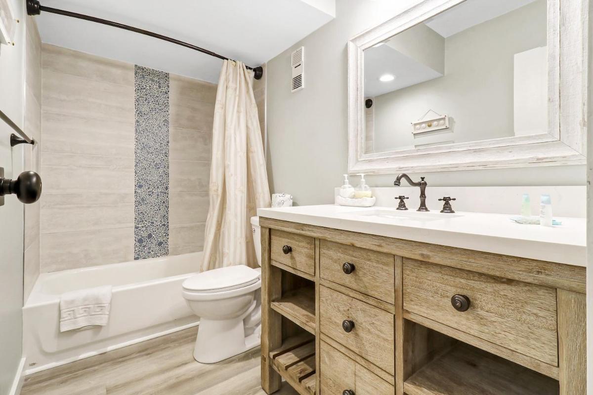 Holiday home Poolside 2 Bed 2 & One Half Bath-pet Friendly *
