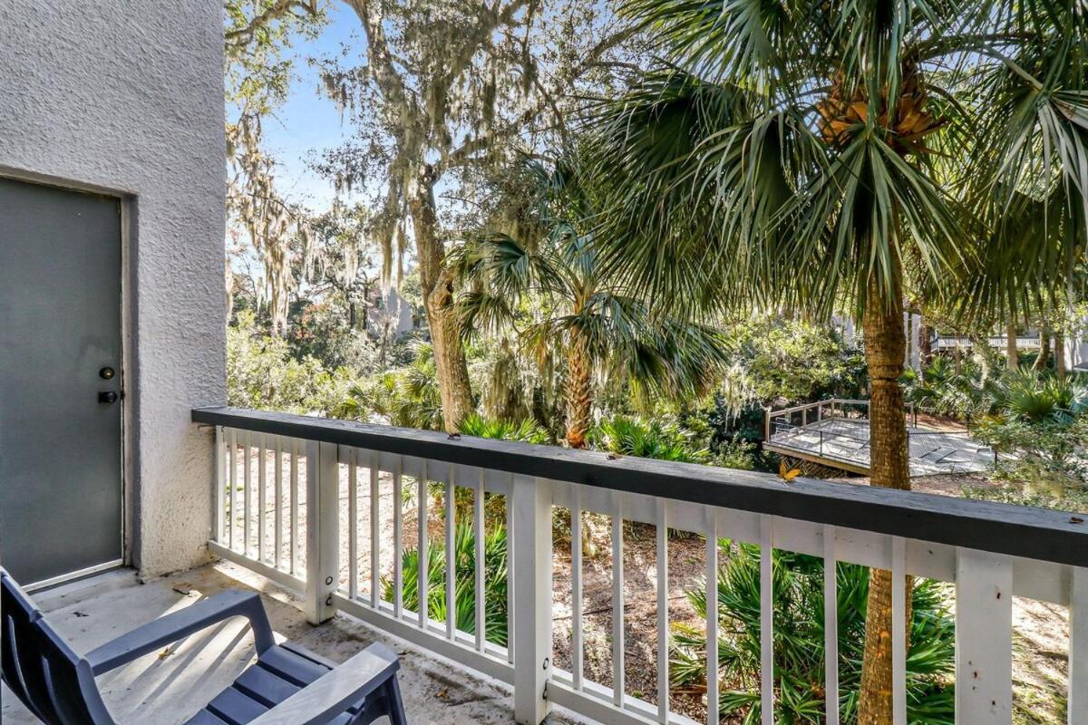 Poolside 2 Bed 2 & One Half Bath-pet Friendly Holiday home *