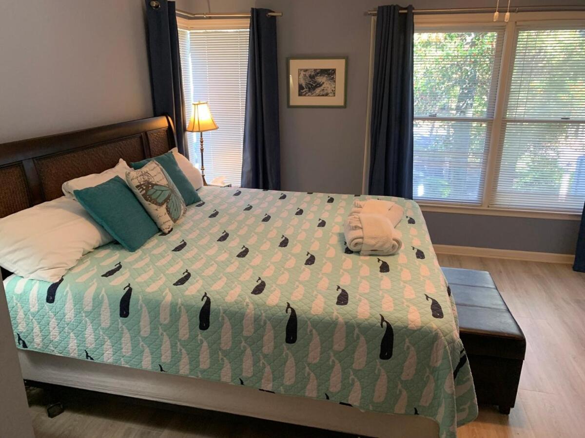 Holiday home Pet Friendly Life 2 Bed 2 & One Half Baths *