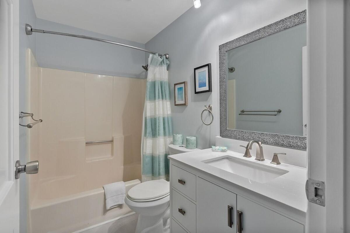 Walk To The - 3 Bed 3 Bath - 8006 Treetops