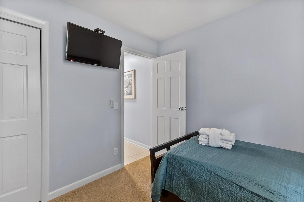 Walk To The - 3 Bed 3 Bath - 8006 Treetops *