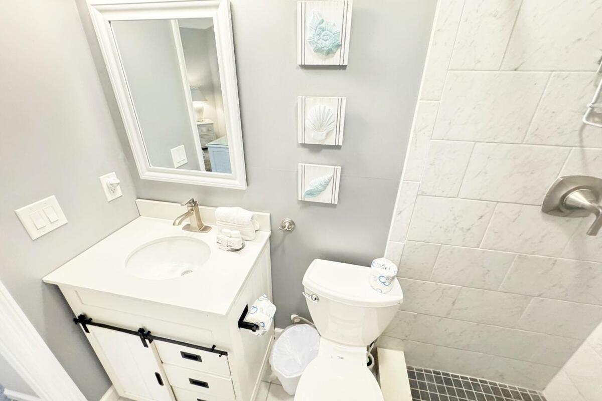 Holiday home Pet Friendly - Walk To The - Pools Tennis And *