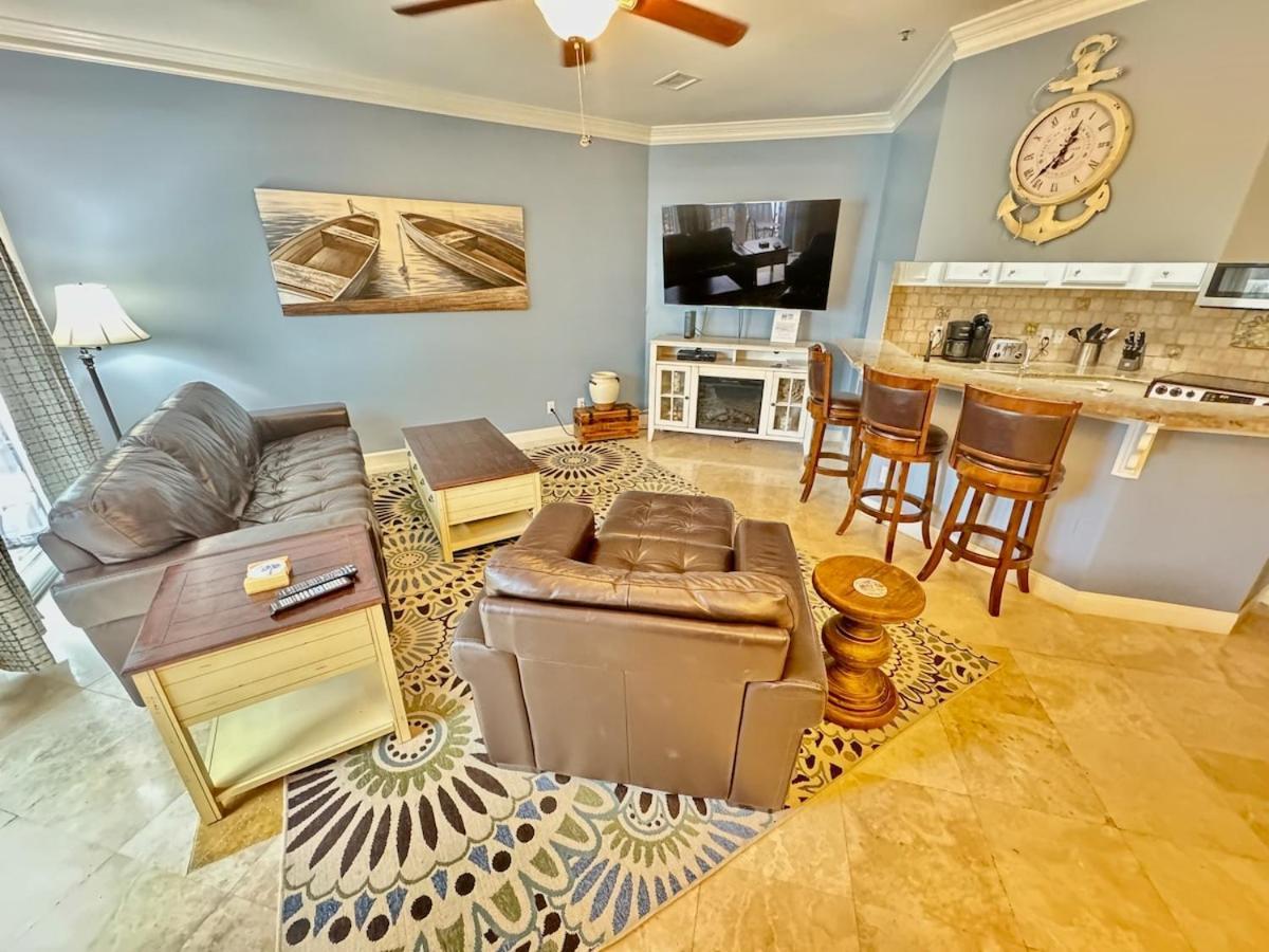 Pet Friendly 3 Bed 3 Bath Walk To The Pools Tennis And 16 Ob Holiday home Hilton Head Island