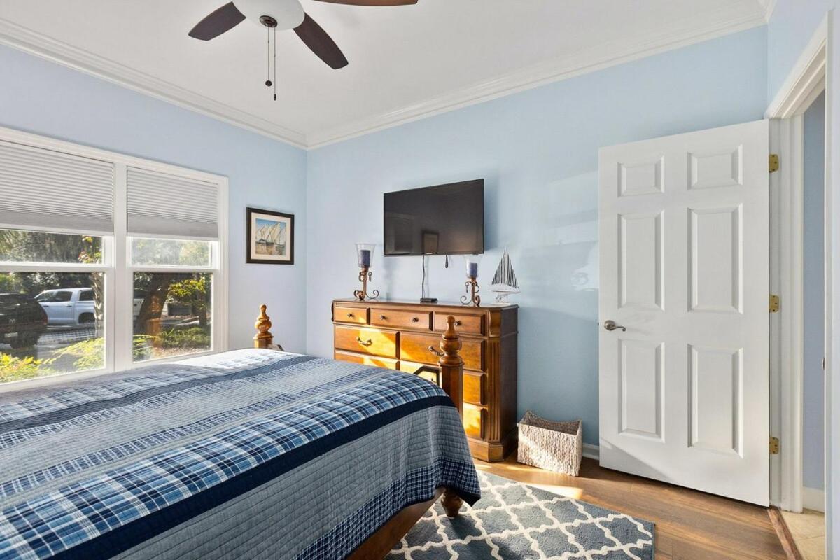 Pet Friendly 3 Bed 3 Bath Walk To The Pools Tennis And 16 Ob Holiday home *