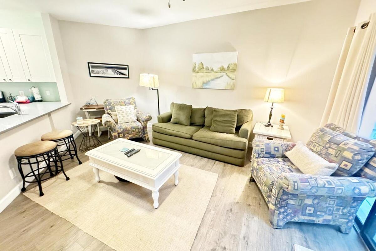 Holiday home Pet Friendly - Walk To The - Pools Tennis And *