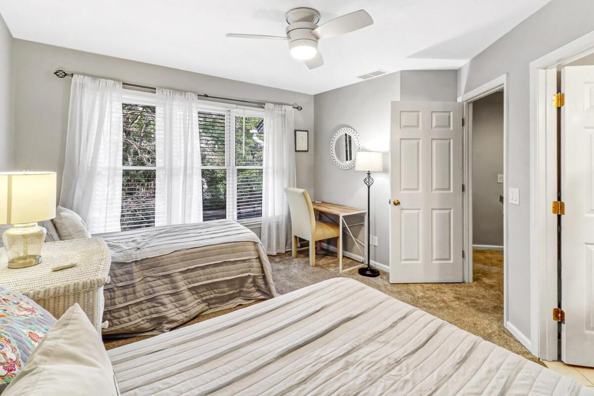 Pet Friendly - Walk To The - Pools Tennis And Holiday home Hilton Head Island