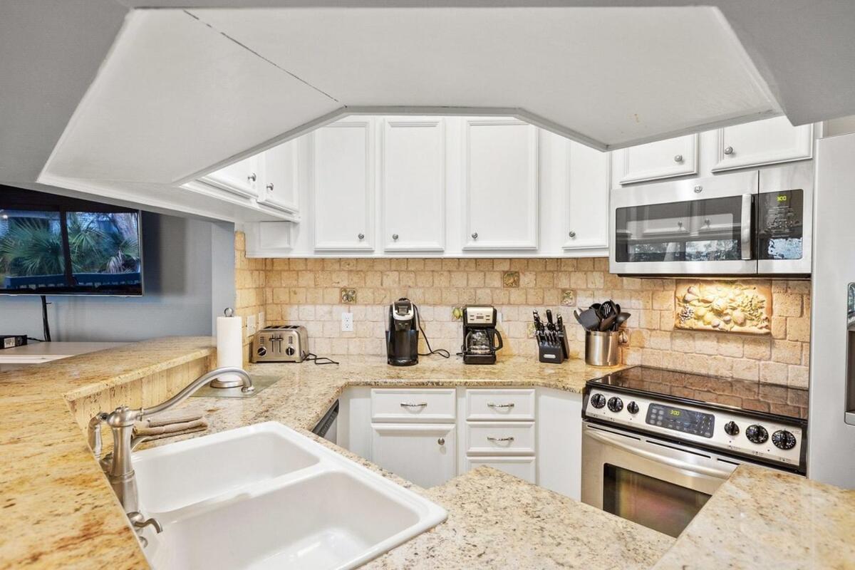 Pet Friendly 3 Bed 3 Bath Walk To The Pools Tennis And 16 Ob Hilton Head Island