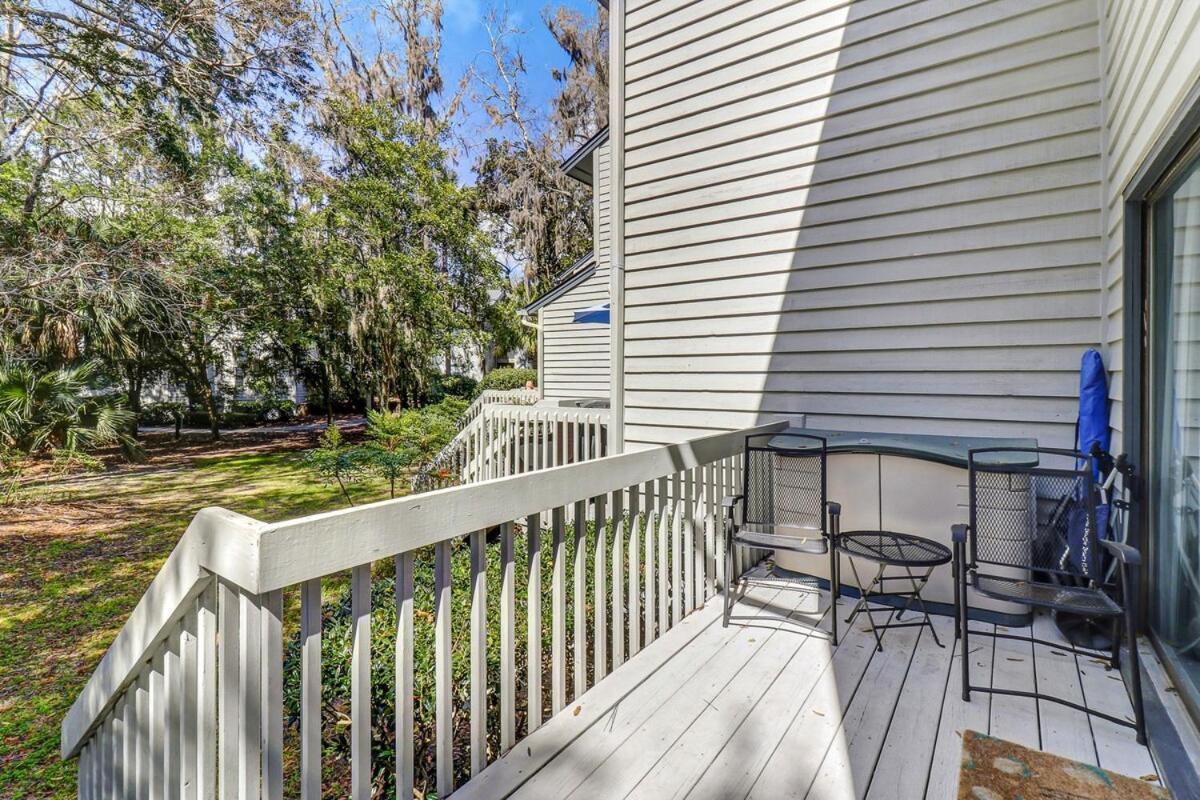 Pet Friendly - Walk To The - Pools Tennis And Hilton Head Island