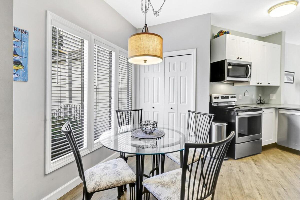 Holiday home Pet Friendly - Walk To The - Pools Tennis And