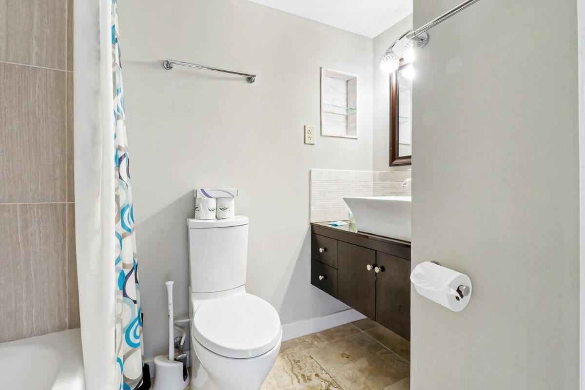 Seascape -tranquility Base 2 Bed 2 Bath -steps To The H Holiday home