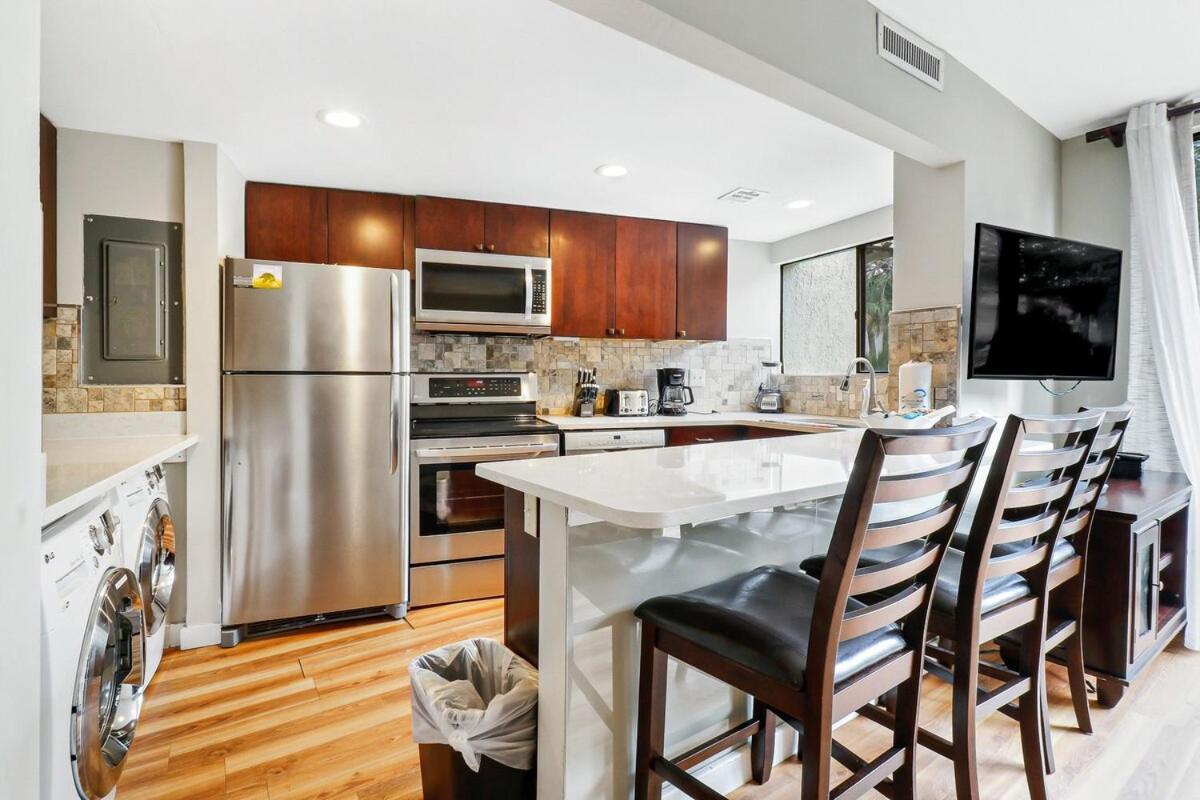 Seascape -tranquility Base 2 Bed 2 Bath -steps To The H