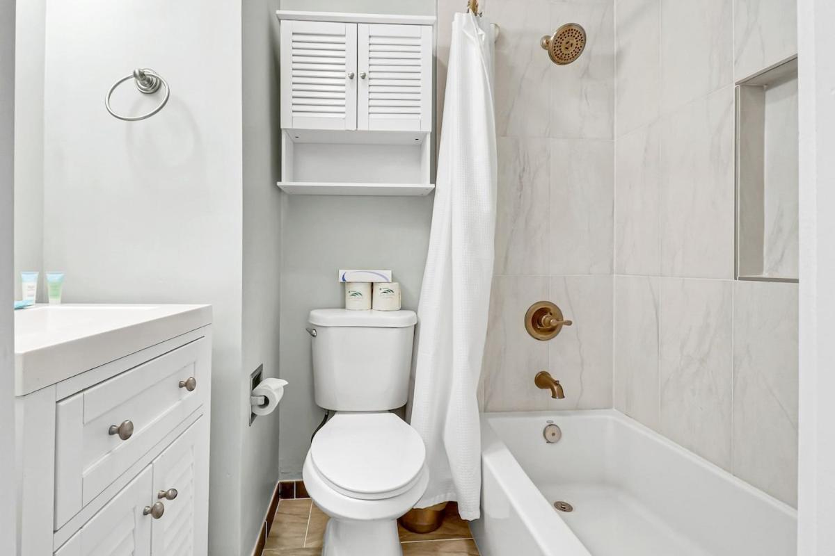 Lagoon View 2 Bd 2 & One Half Bath Steps To The Holiday home *