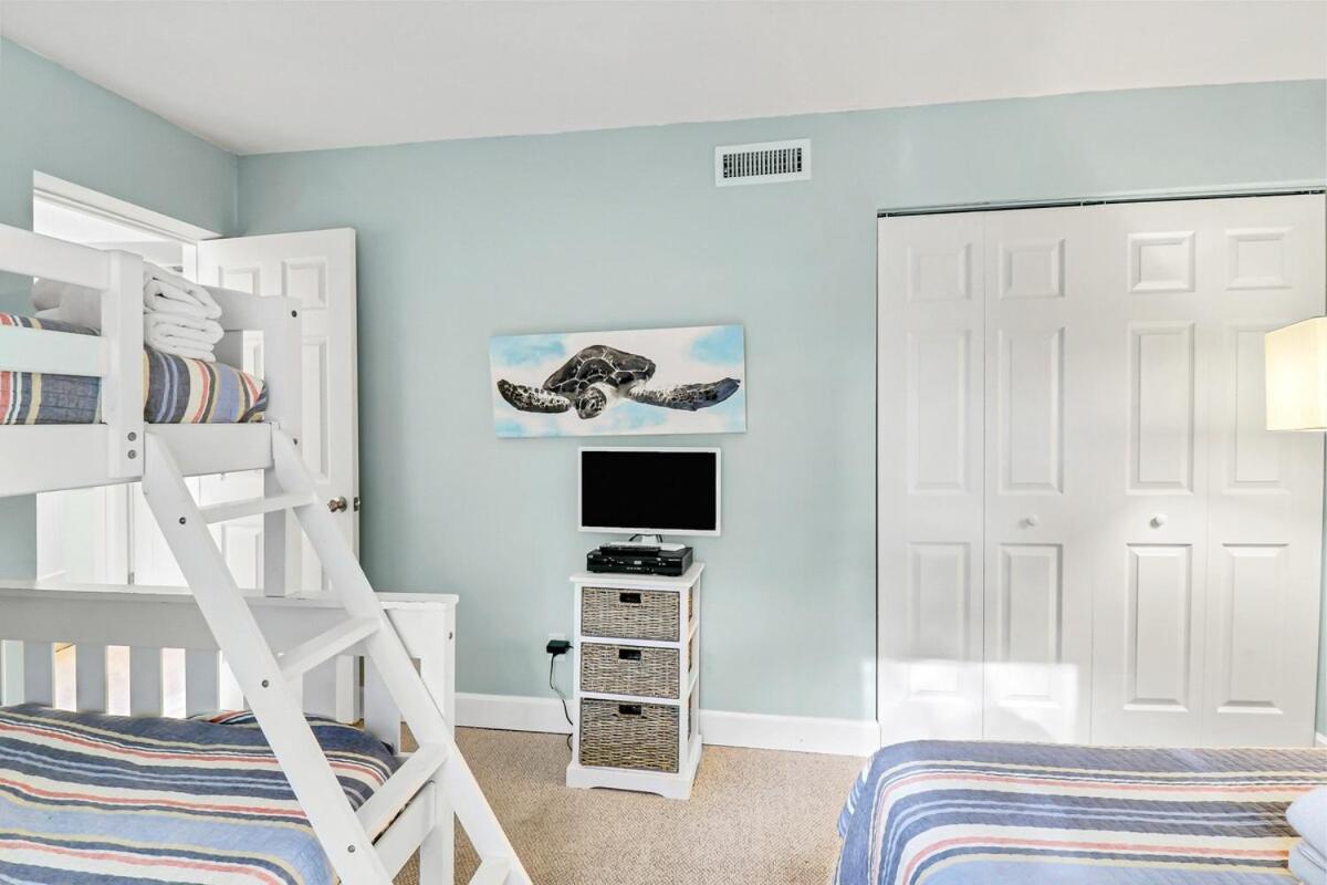 Lagoon View 2 Bd 2 & One Half Bath Steps To The