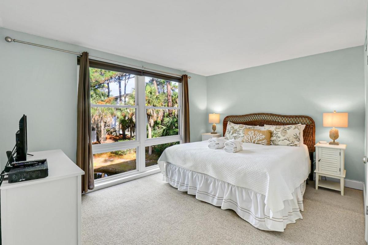 Lagoon View 2 Bd 2 & One Half Bath Steps To The Hilton Head Island
