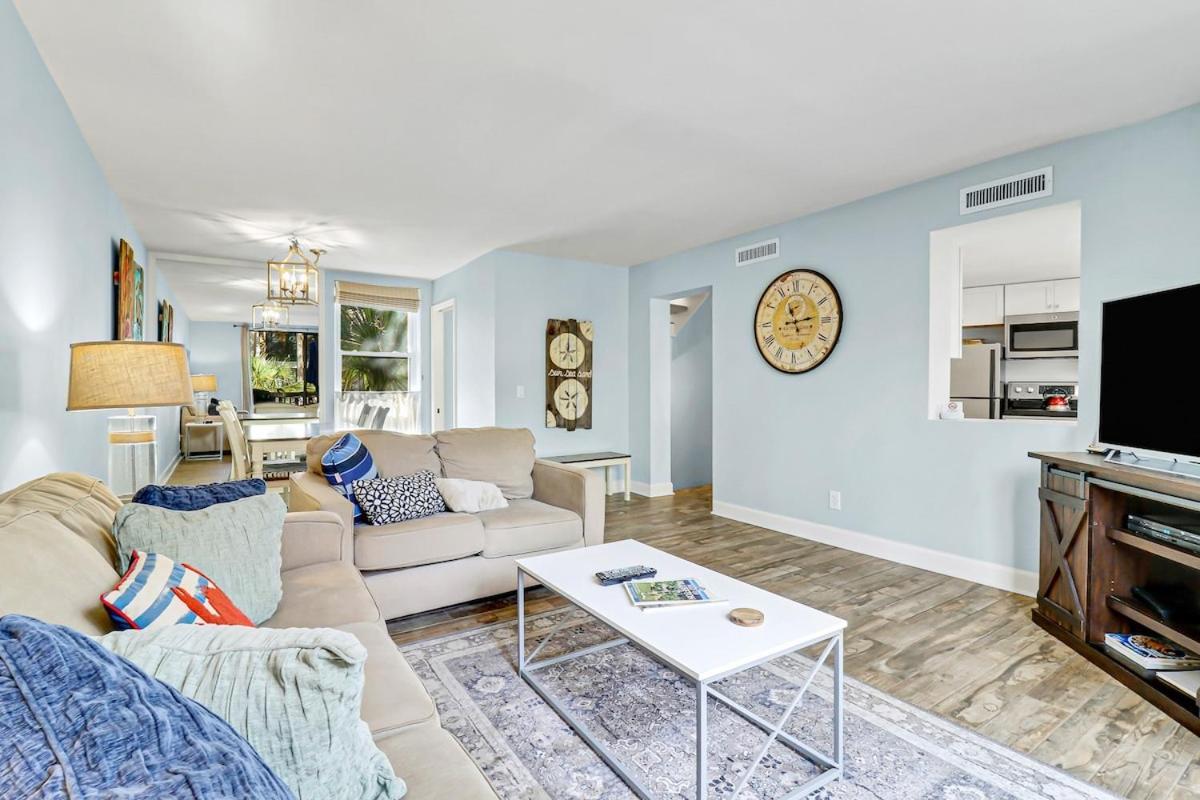 Lagoon View 2 Bd 2 & One Half Bath Steps To The Holiday home Hilton Head Island