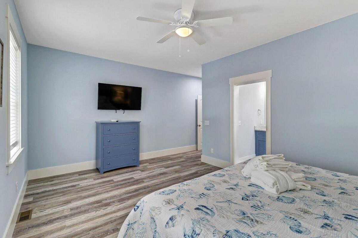 7 Bed 6 And One Half Bath With Private Pool & Private Access Holiday home Hilton Head Island
