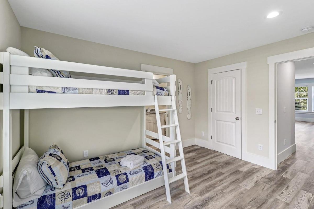 7 Bed 6 And One Half Bath With Private Pool & Private Access Holiday home Hilton Head Island
