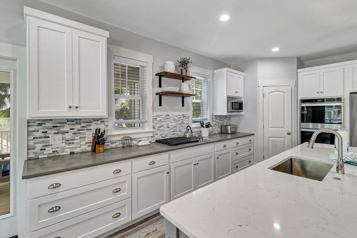 7 Bed 6 And One Half Bath With Private Pool & Private Access