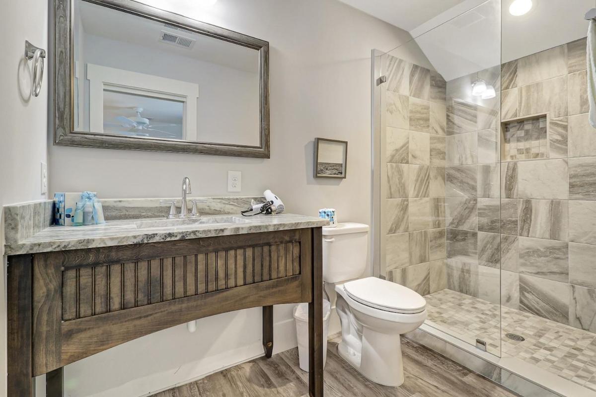 7 Bed 6 And One Half Bath With Private Pool & Private Access Holiday home Hilton Head Island