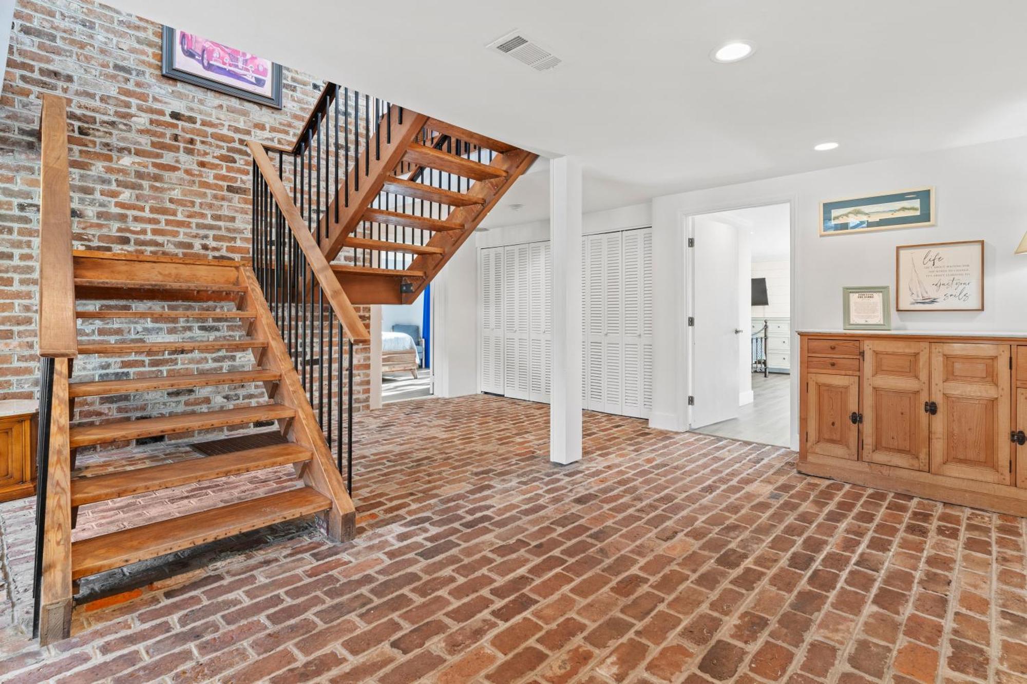 Large Oceanfront Pool ~ Classically Updated Historic Beach ~ 2 E. Beach Lagoon Holiday home *