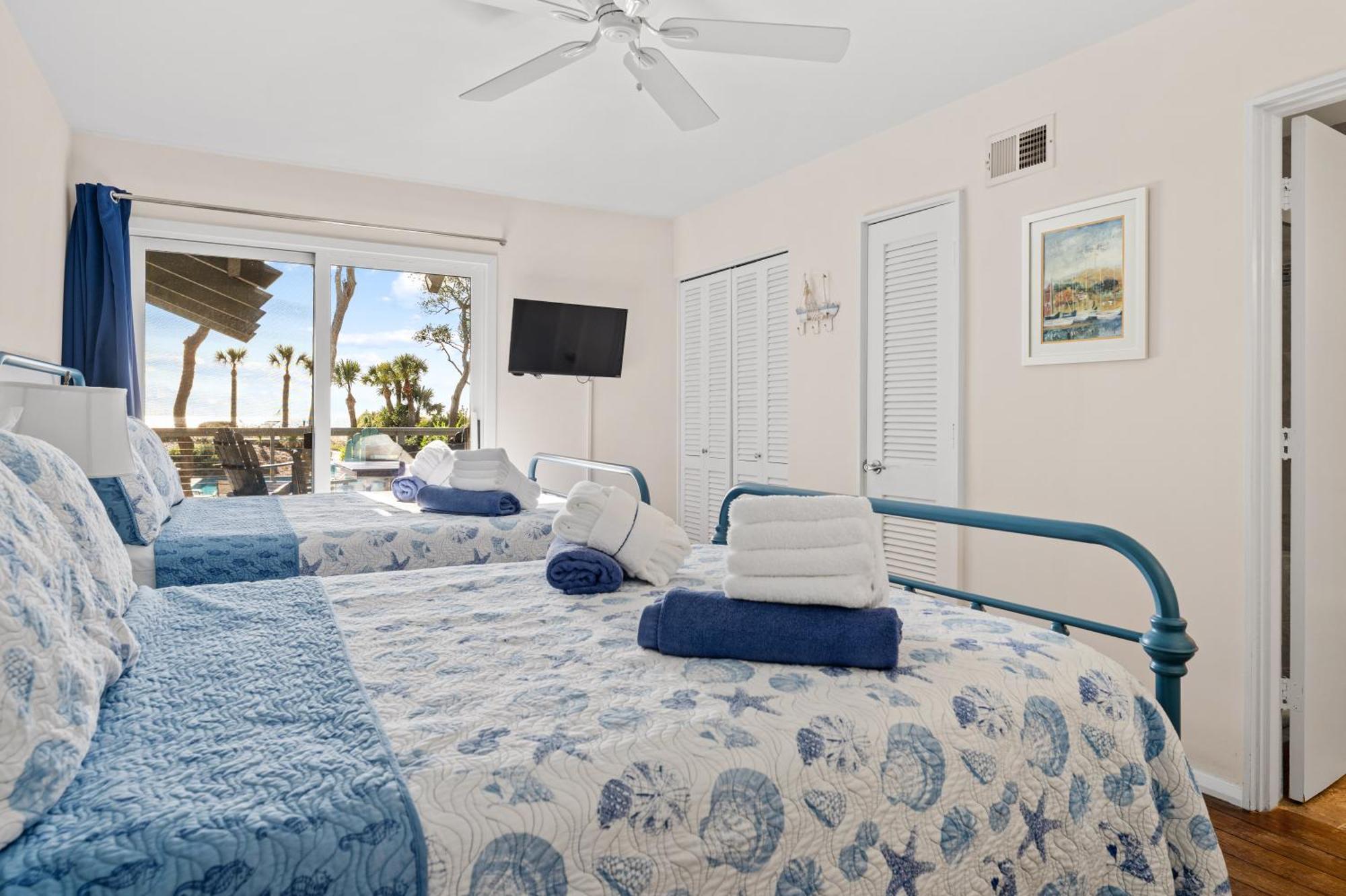 Large Oceanfront Pool ~ Classically Updated Historic Beach ~ 2 E. Beach Lagoon Holiday home Hilton Head Island