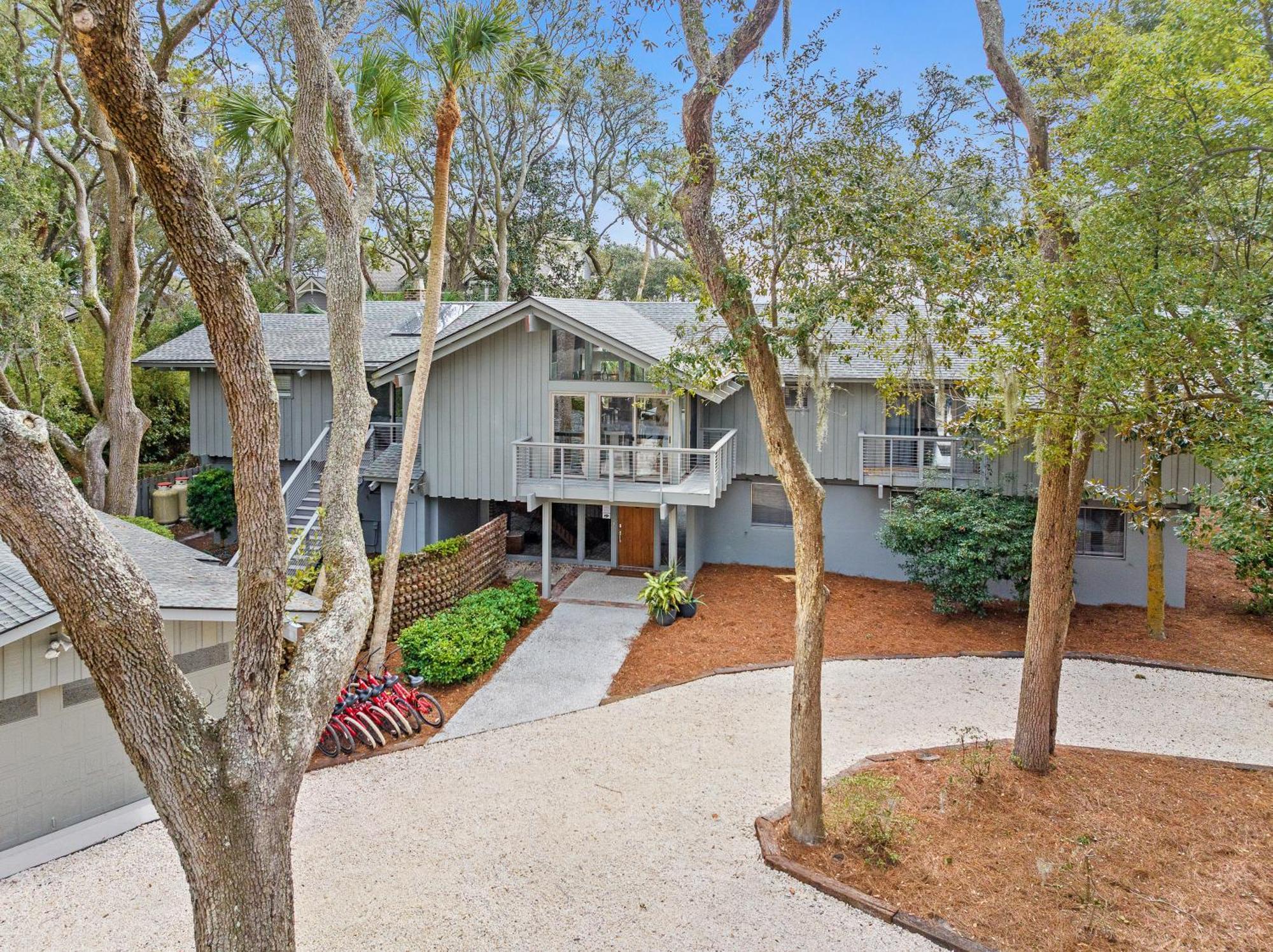 Large Oceanfront Pool ~ Classically Updated Historic Beach ~ 2 E. Beach Lagoon *