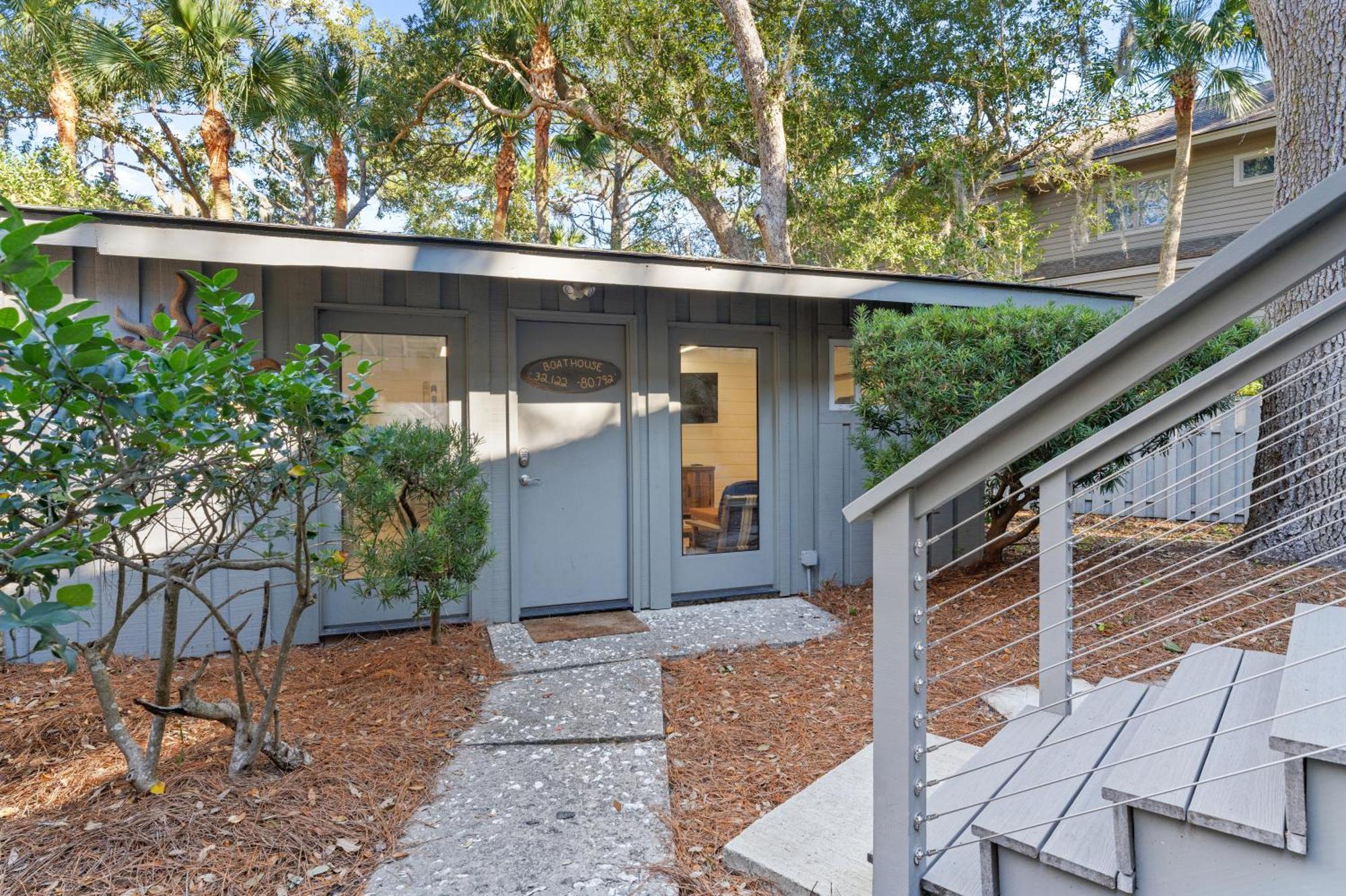 Holiday home Large Oceanfront Pool ~ Classically Updated Historic Beach ~ 2 E. Beach Lagoon Hilton Head Island