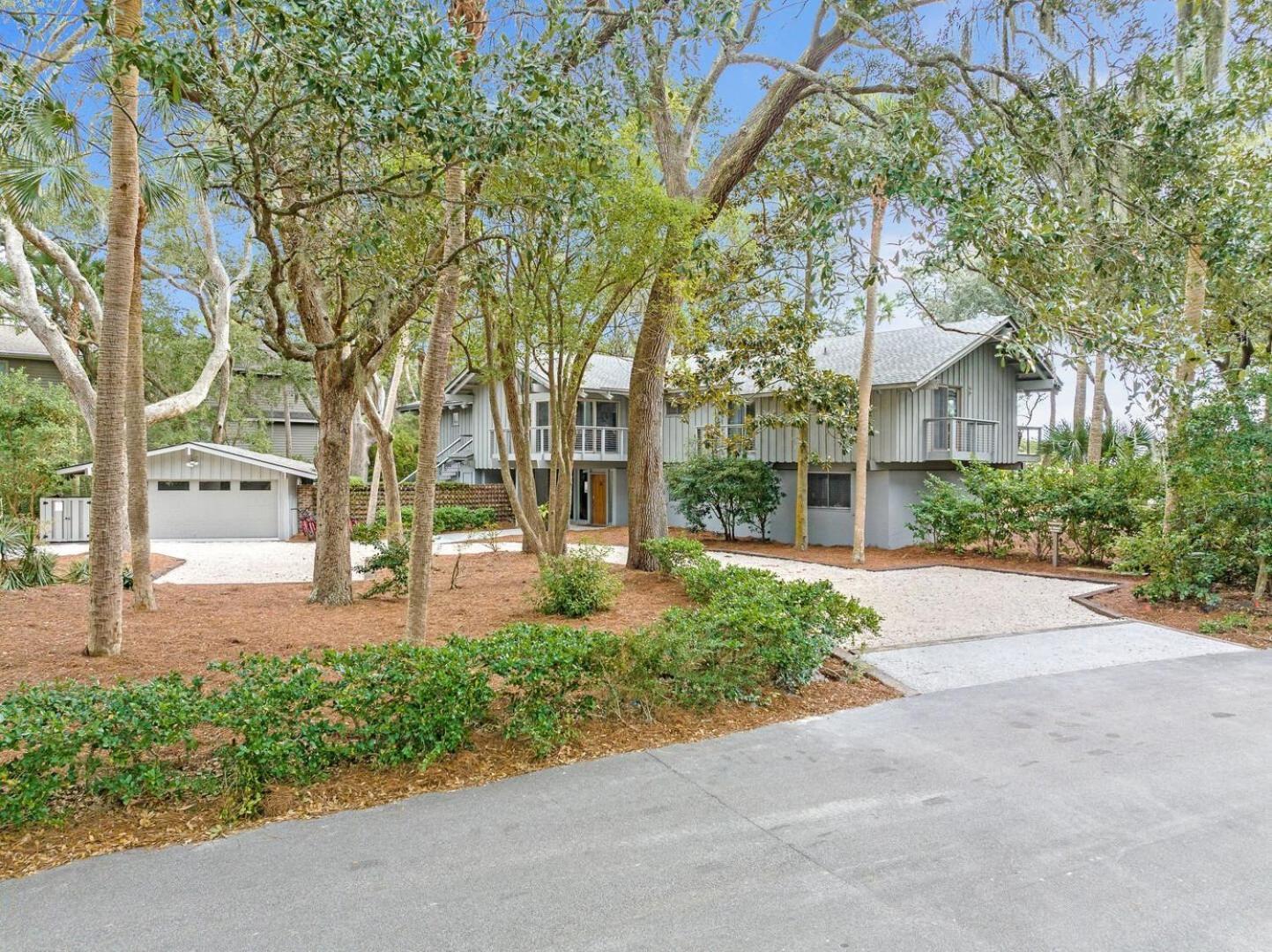 Large Oceanfront Pool ~ Classically Updated Historic Beach ~ 2 E. Beach Lagoon