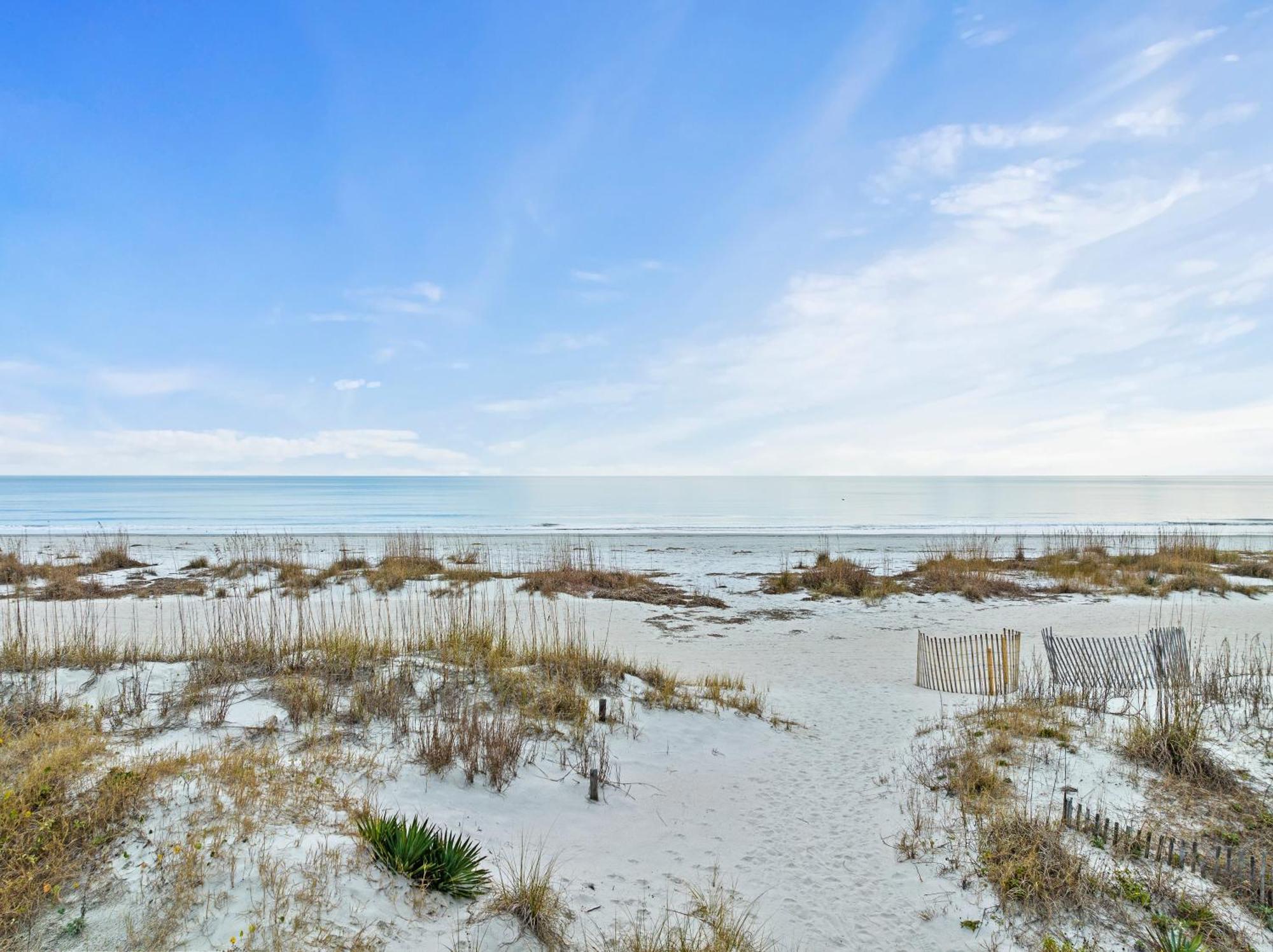 Large Oceanfront Pool ~ Classically Updated Historic Beach ~ 2 E. Beach Lagoon