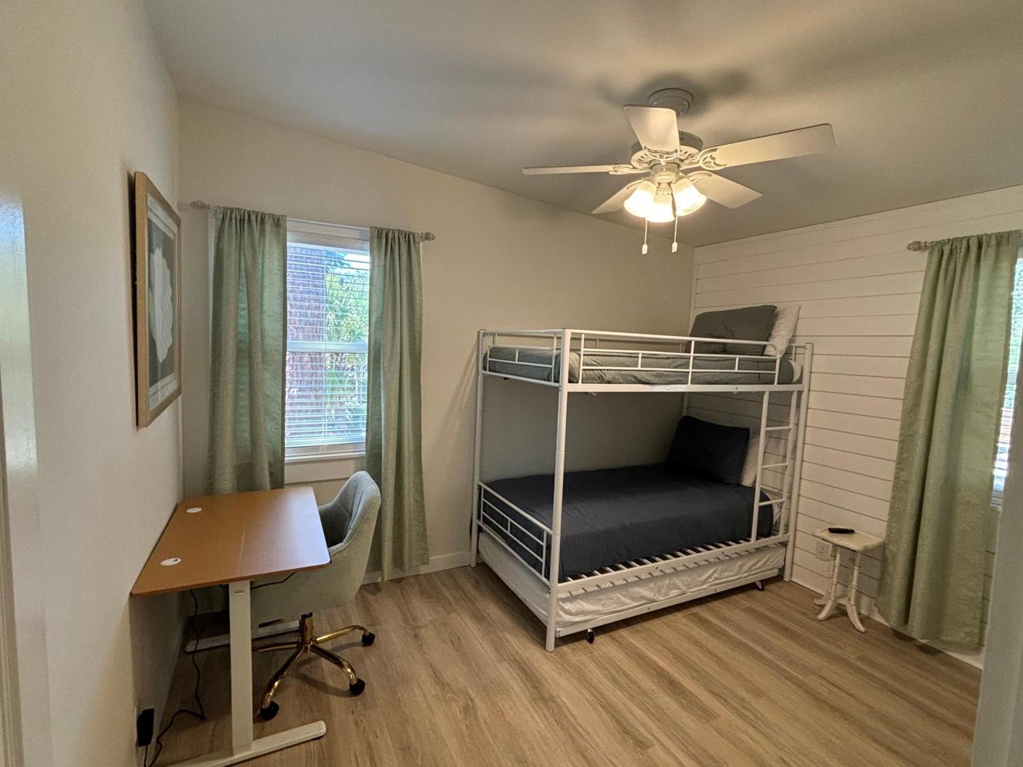 Holiday home Newly Renovated Duplex, Upper Unit, 4th Row From The Hilton Head Island