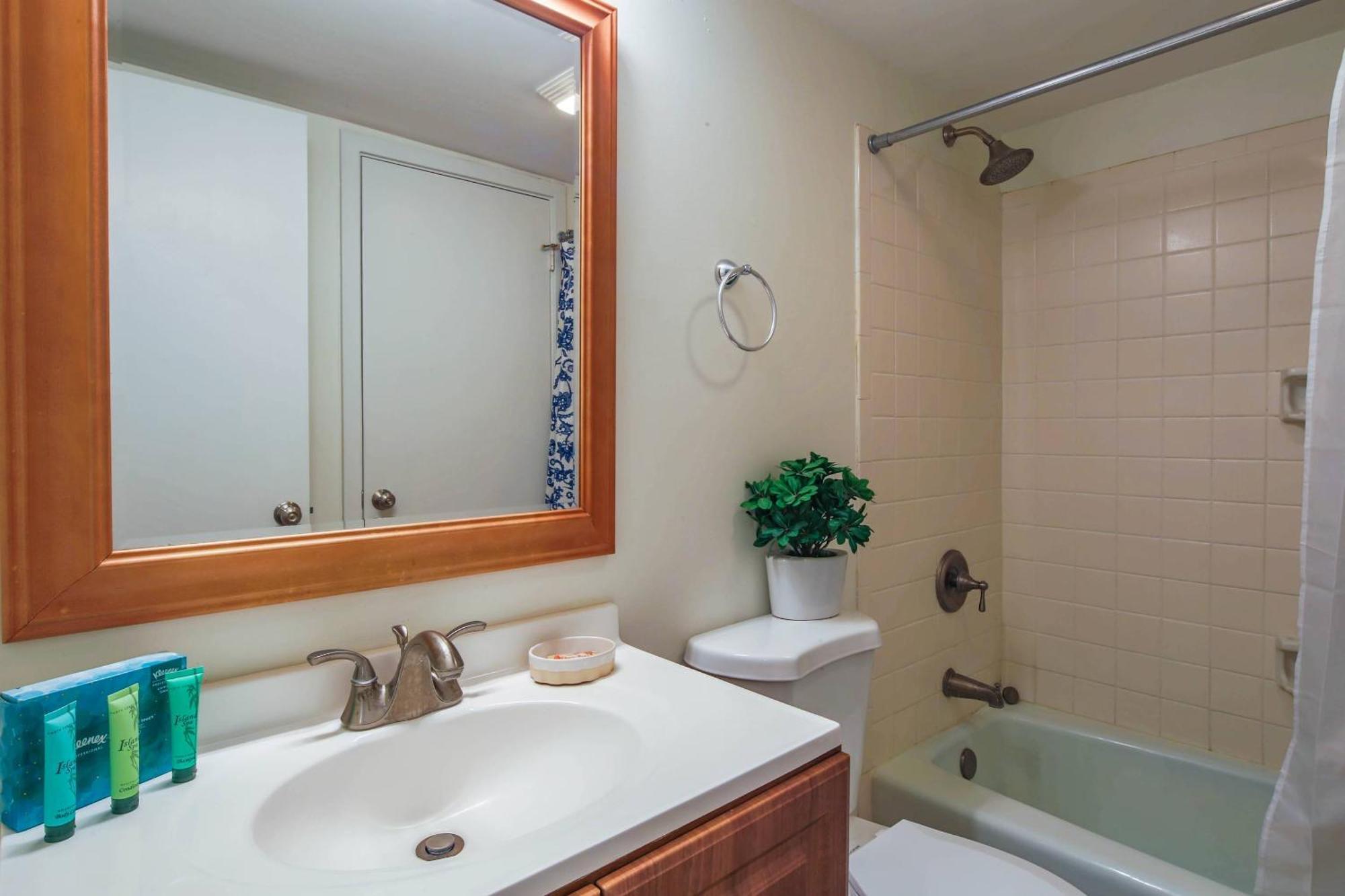 2331 Racquet Club