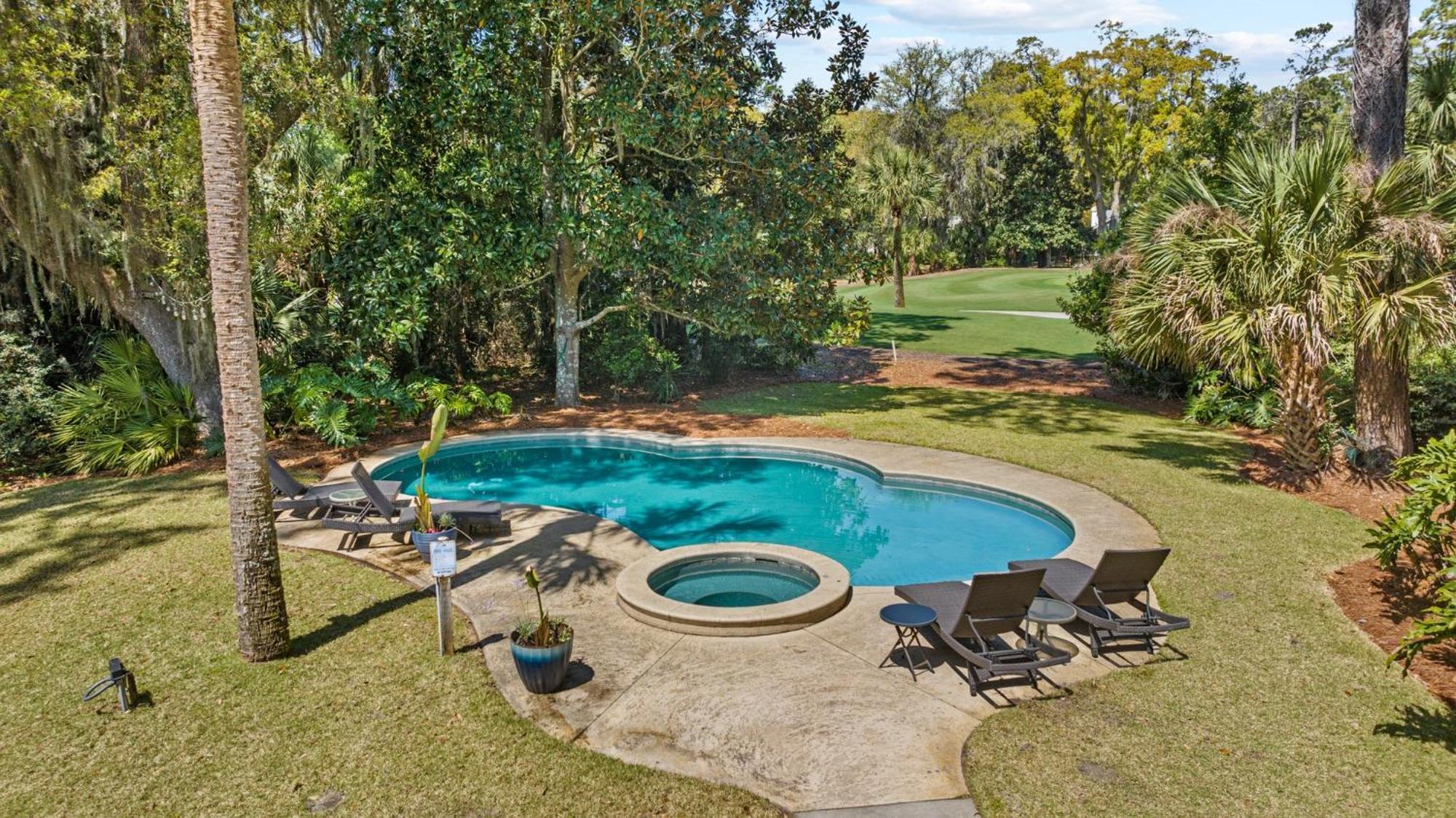 Holiday home Designer Decorated - Golf Course Views - Large Private Pool & - 28 Woodbine Pl *