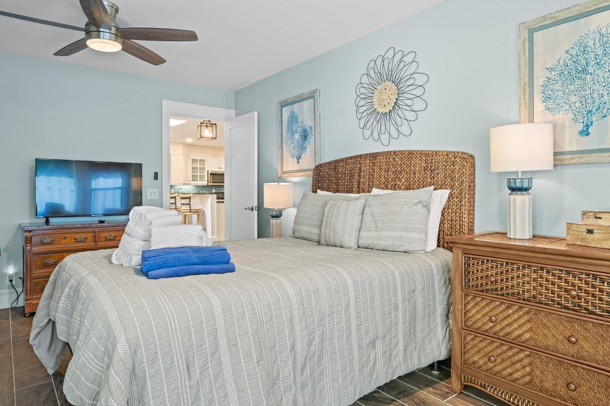 Designer Decorated - Golf Course Views - Large Private Pool & - 28 Woodbine Pl * Hilton Head Island