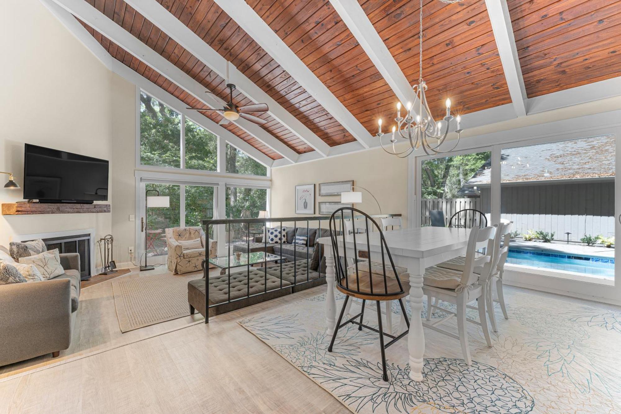 Holiday home Private Oasis With Pool - Pet Friendly - Fully Fenced Yard - 3 Pender Lane *