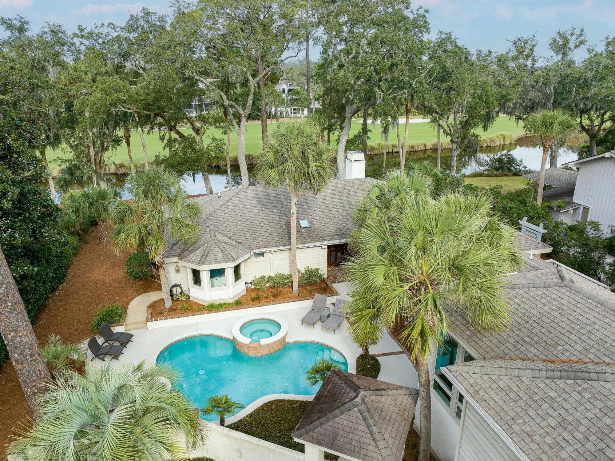 Holiday home New Listing - 3rd Row - Pool - - Golf Course - Lagoon - 8 Lagoon Rd