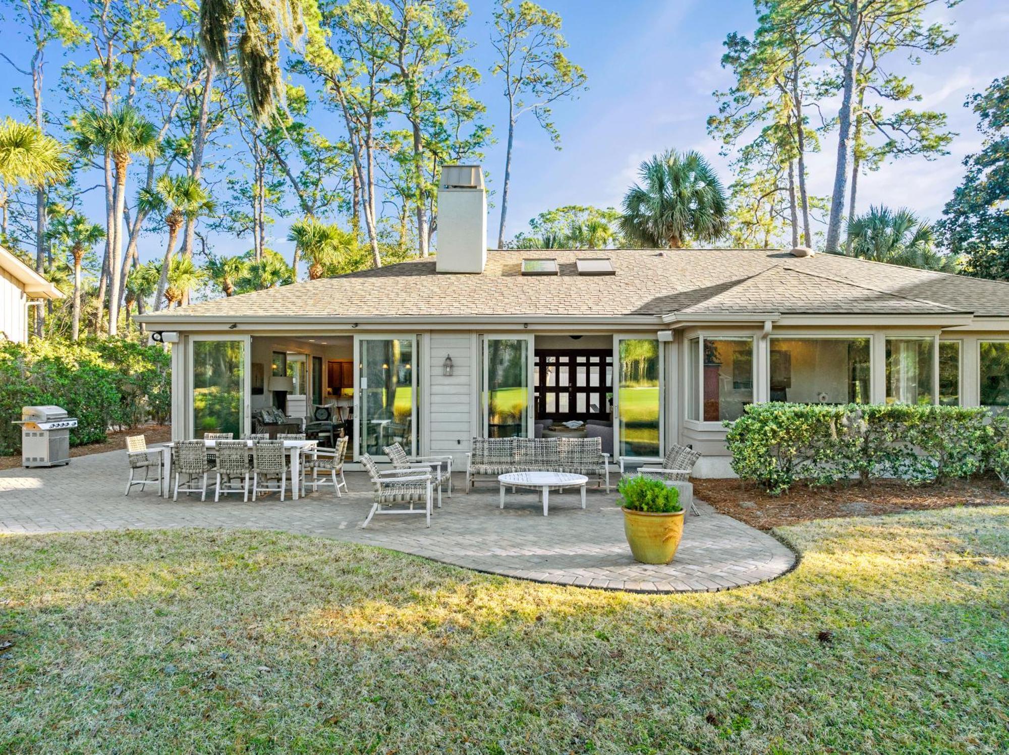 Holiday home New Listing - 3rd Row - Pool - - Golf Course - Lagoon - 8 Lagoon Rd *