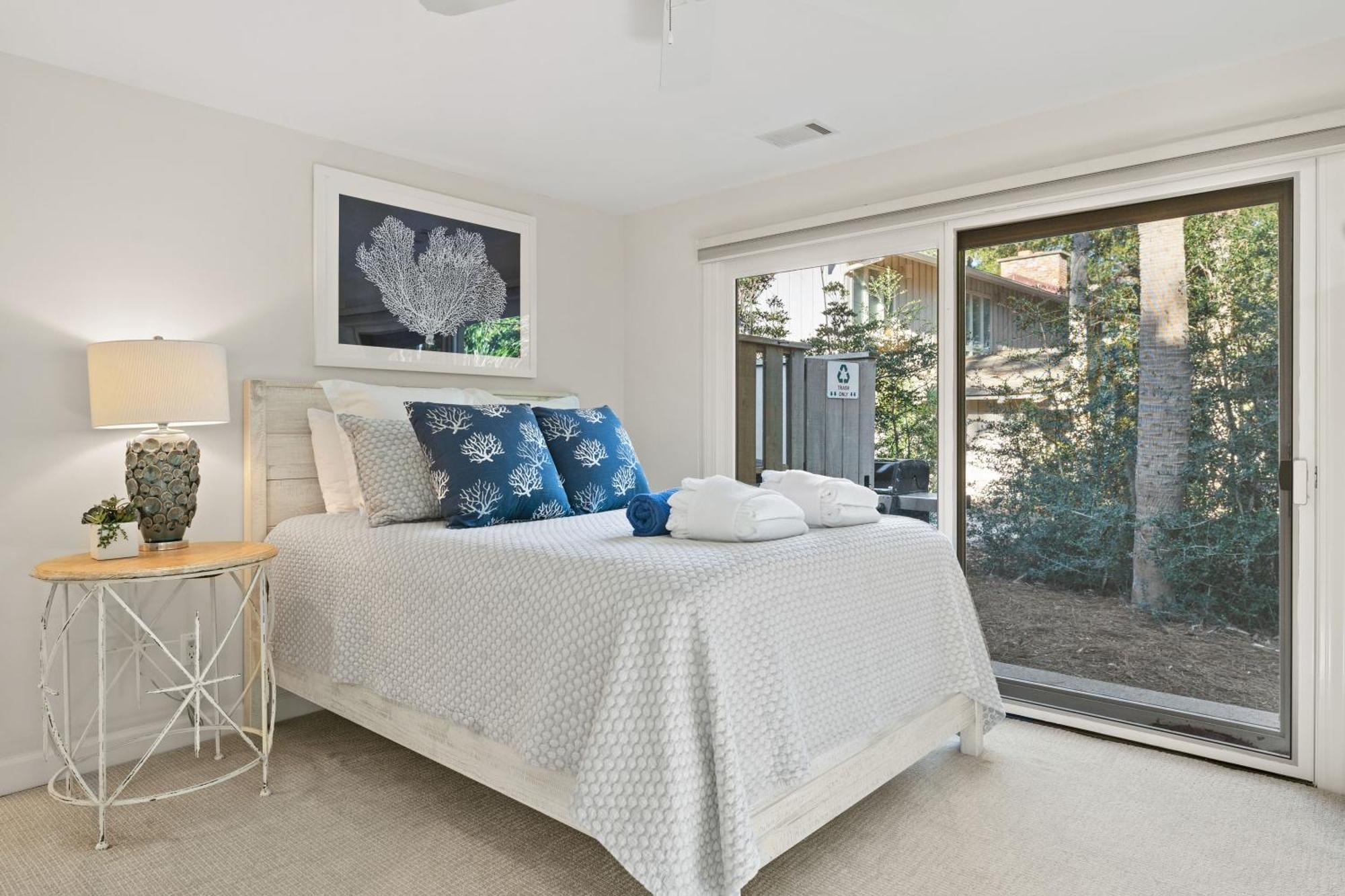 Holiday home New Listing - 3rd Row - Pool - - Golf Course - Lagoon - 8 Lagoon Rd *